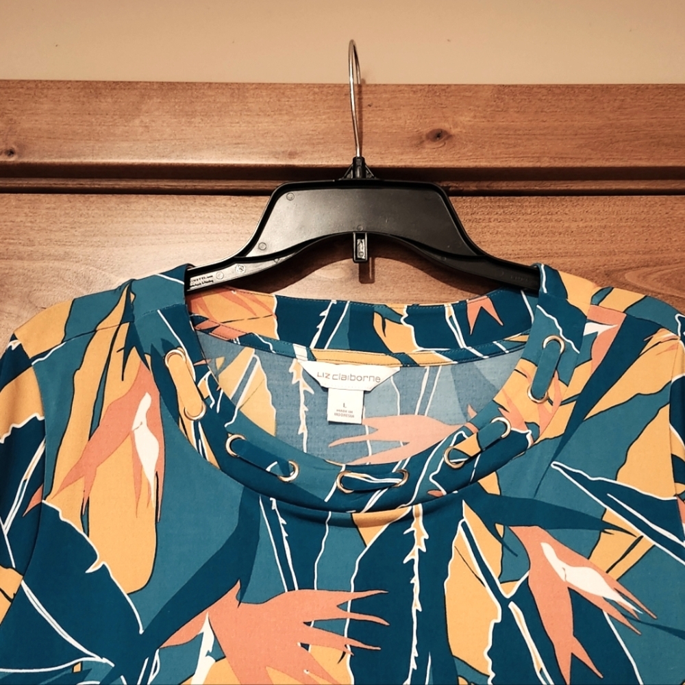NWT-SALE- Liz Claiborne Top - Picture 3 of 3